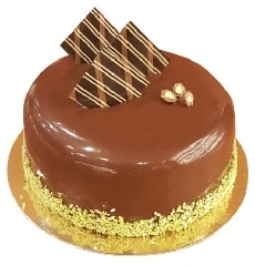 Yoğun Çikolata Aromalı 6–9 Kişilik Çikolatalı Yaş Pasta